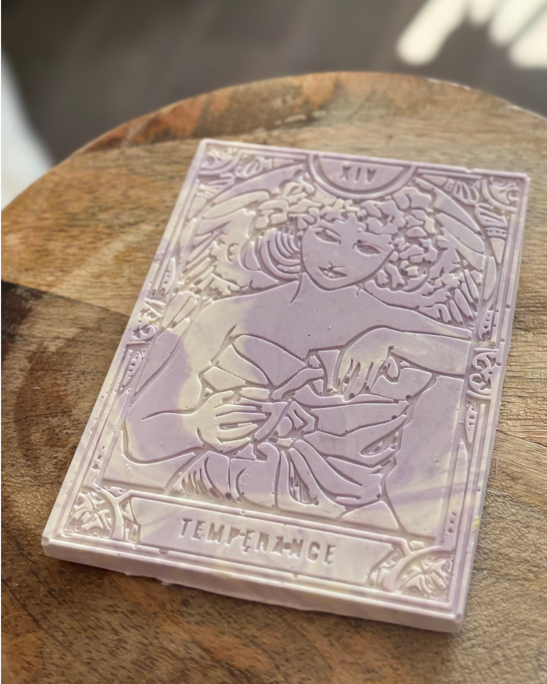 Carte tarot Tempérance violet blanc