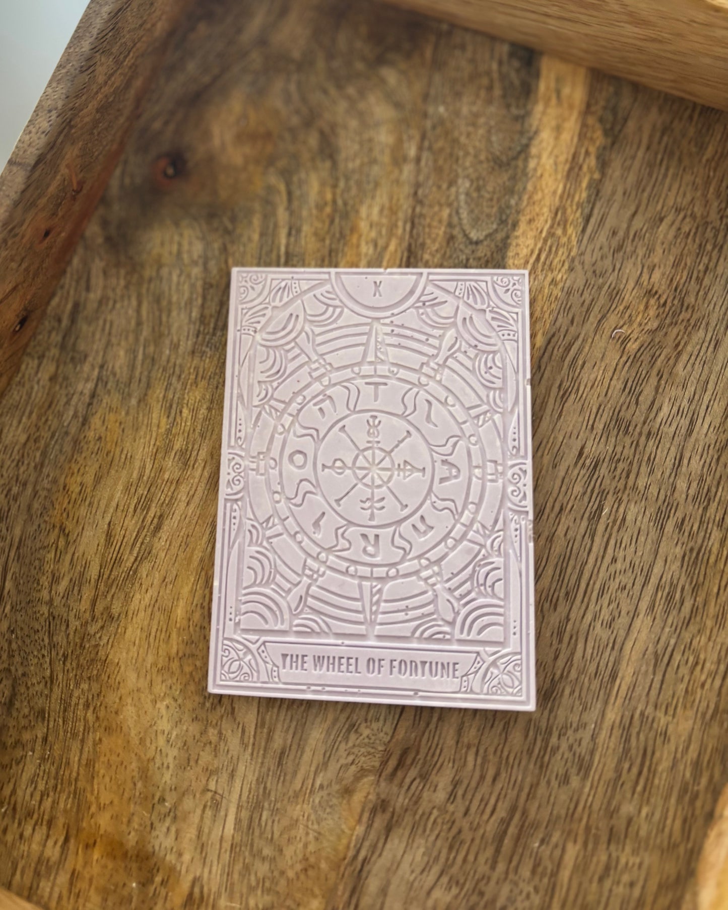 Carte tarot roue de la fortune lilas